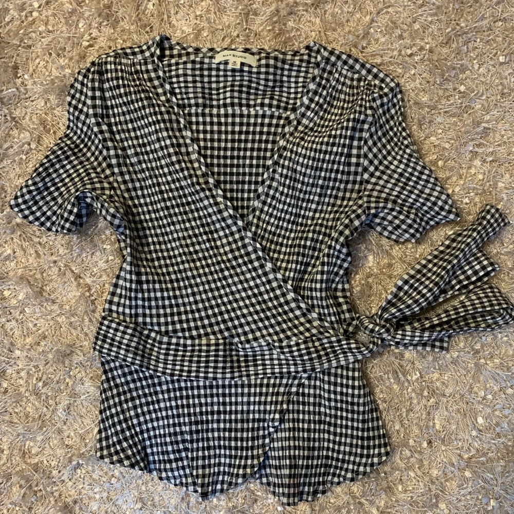 Black and white checkered wrap around top, sz M